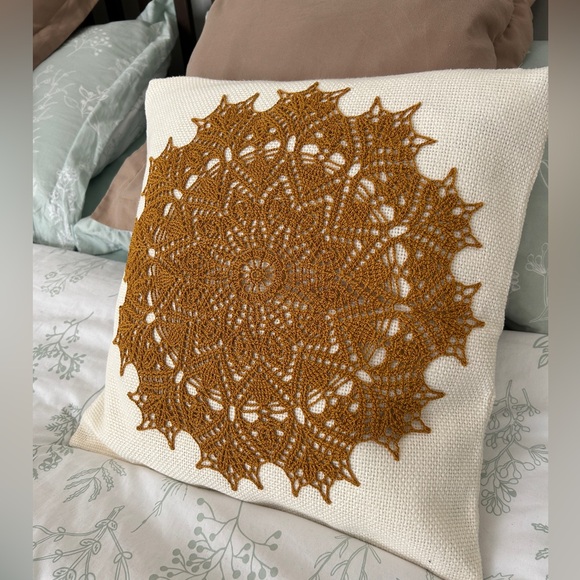 The brown lace handmade pillowcases, 2 in set. Flower Lace, 11 to 12 inches - Picture 4 of 9